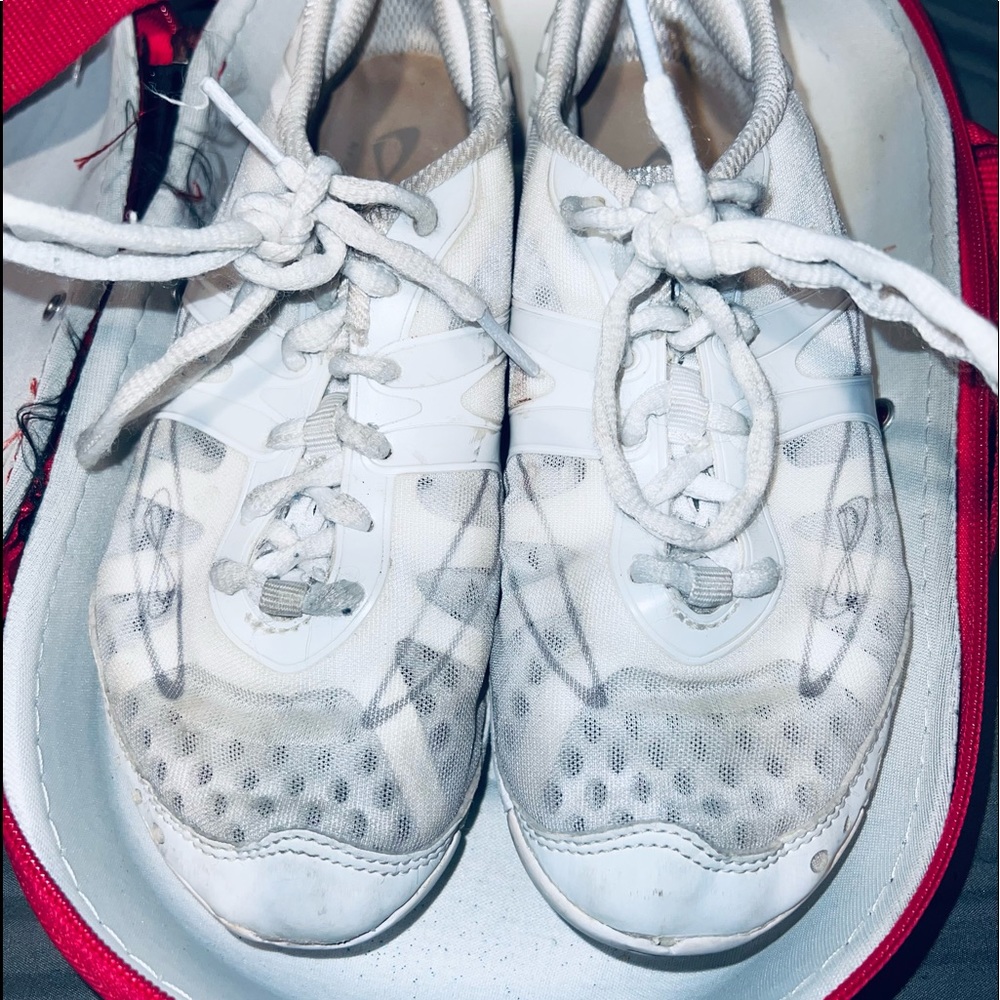 Nfinity cheer shoes size 6.5 in red box